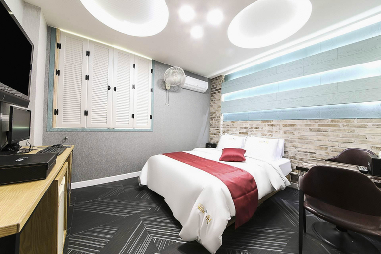 Bedroom 2, Gunsan Win, Gunsan