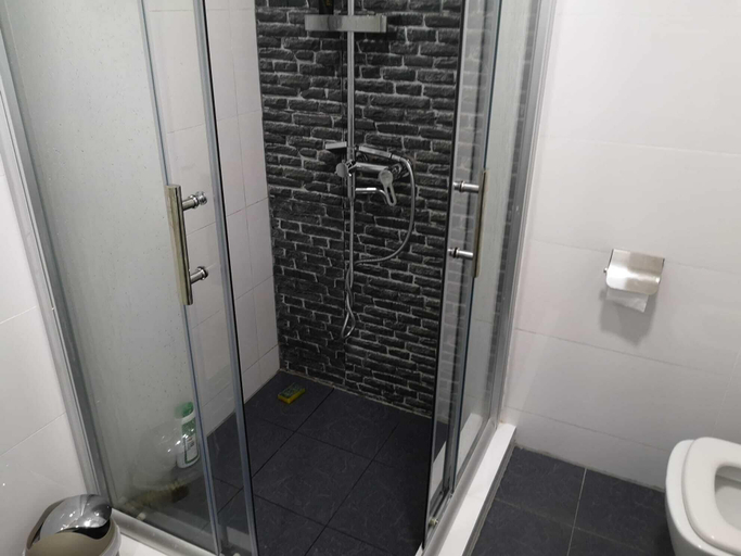 Bathroom, Sunset Beach Apartment, Black River