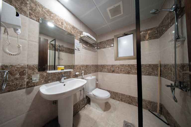 Bathroom 4, Abraj Almarzam Hotel, Al Madinah Al Munawwarah