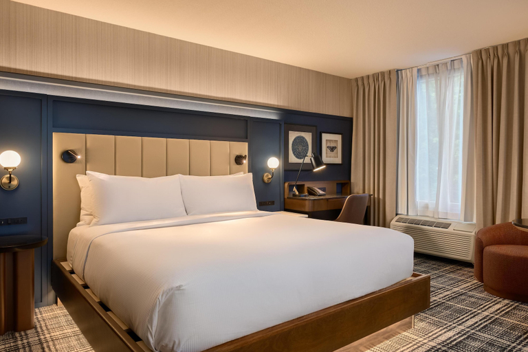 Bedroom 2, DoubleTree by Hilton North Vancouver, Greater Vancouver