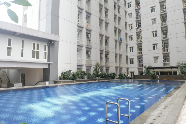 Pool, Comfy And Serene Studio Room At Bale Hinggil Apartment, Surabaya