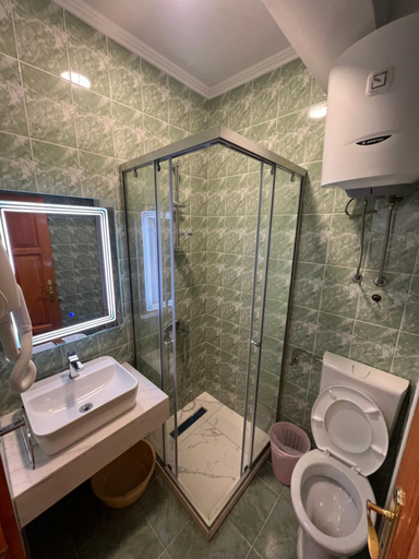 Bathroom 3, Apartments Fati