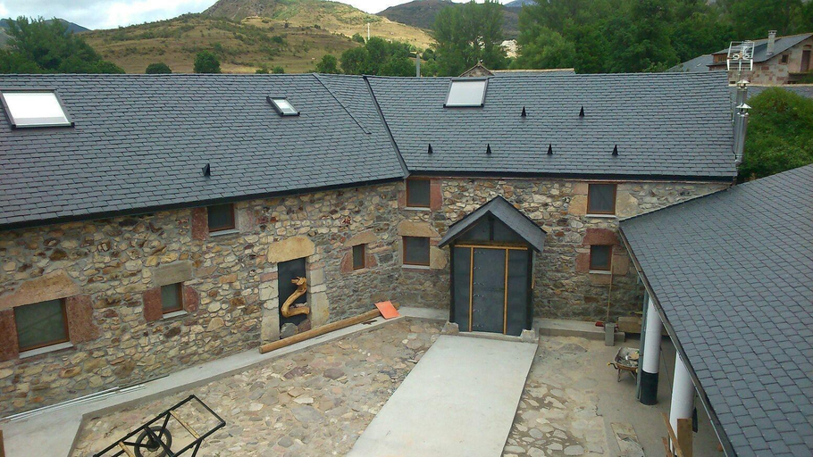 Exterior & Views