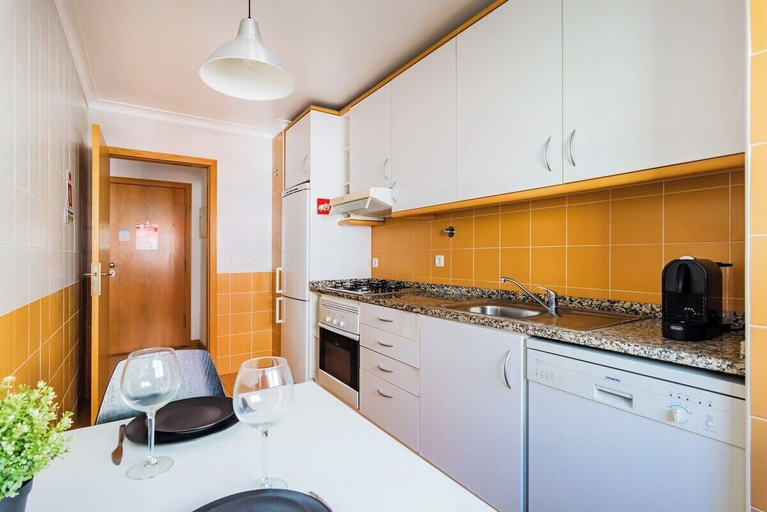 Others 4, Olaias Flat, Lisbon