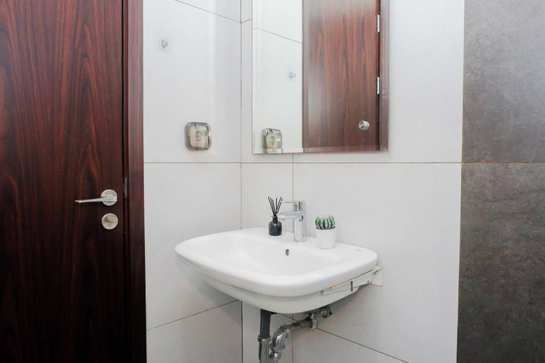 Bathroom 5, 2 Pax Serene Studio At Lrt City Bekasi Apartment, Bekasi