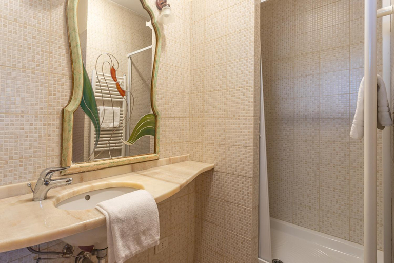 Bathroom 2, Lucente, Grosseto