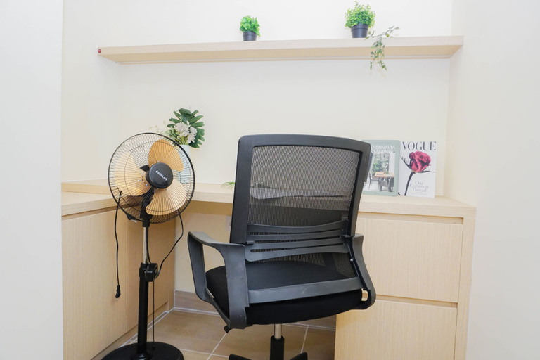 Room 5, Comfort 2Br With Extra Room At Meikarta District 2 Apartment, Cikarang