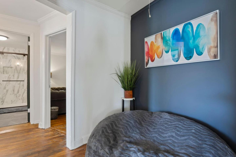 Bedroom 2, The Dobbs Beltline - 6 BD4 BA, Sleeps 16, Close to Downtown Mercedes Stadium, Atlanta