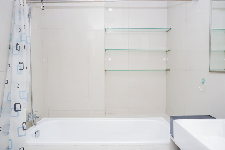 Bathroom 5, Clean And Relaxing Studio Room At Apartment Azalea Suites, Cikarang