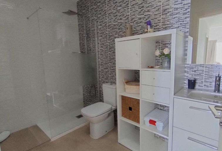 Bathroom 1, Villa La Asomada, Playa Blanca, Las Palmas
