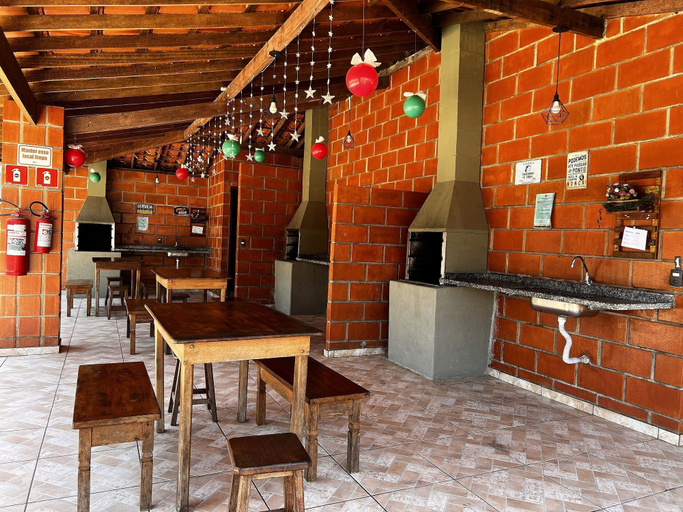 Outdoor dining 4, Conforto piscina e perto da praia, Ubatuba
