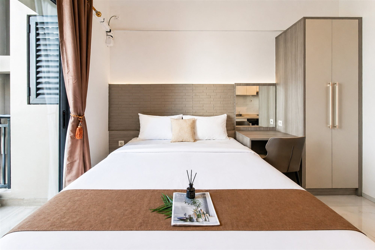Interior 5, Studio Apartment With Functional Design At Sky House Bsd, Tangerang Selatan