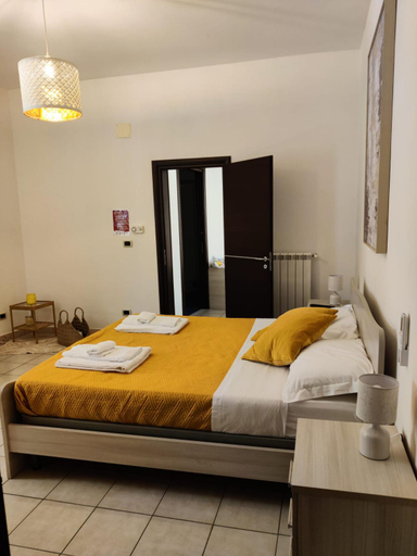 Bedroom 2, Palazzo ReSilente- B&B dell'Infopoint, Salerno