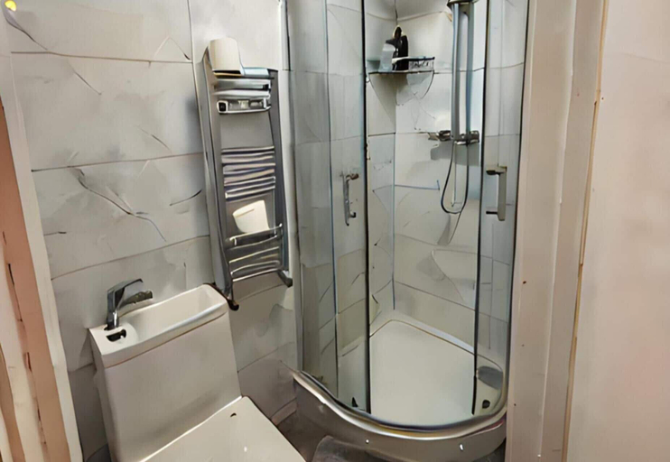 Bathroom 4, 6 Bed House Sleeps 16 - Central London, Parking, London