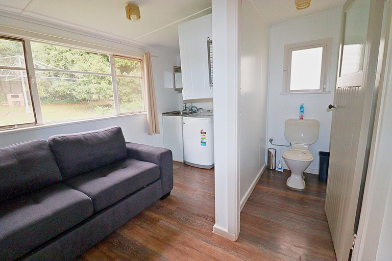 Bathroom 4, Snowy Cottage for Nature Lovers, Tumut