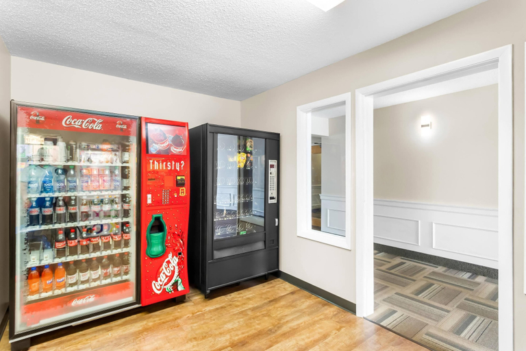 Food & Drinks 5, Quality Inn & Suites Gorham Riverside, Coos