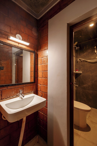 Bathroom 4, Alphanso Stays by Stayjade, Krishnagiri