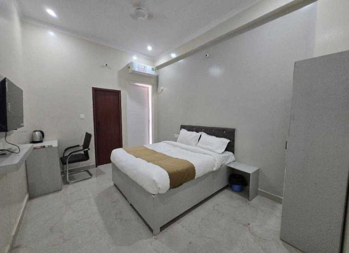 Room 3, Deluxe Lexa Grand, Lucknow