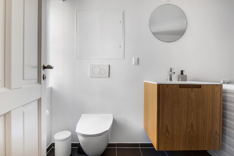 Bathroom 2, Light and Airy Apartment in the heart of Copenhagen, Copenhagen