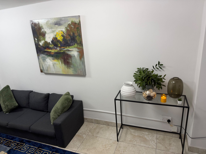 Living area 4, Apartment Sleeps 2 With Wifi, London