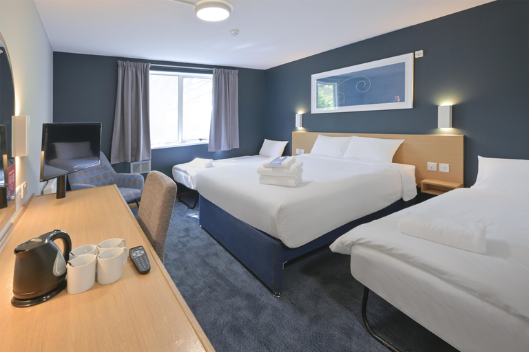 Bedroom 3, Travelodge Stafford M6, Staffordshire