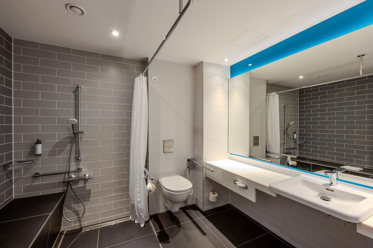 Bathroom 4, Holiday Inn Express Goettingen, Göttingen
