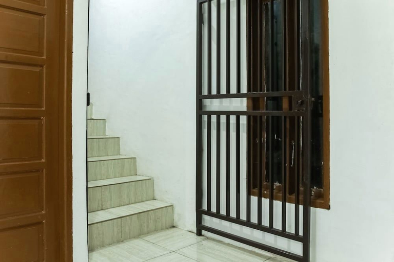 Others 2, OYO 90012 Guest House Cahaya 7296, Makassar