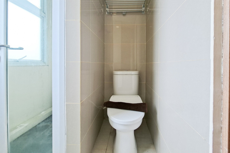Bathroom, Studio Apartment For 1 Pax At B Residence, Tangerang