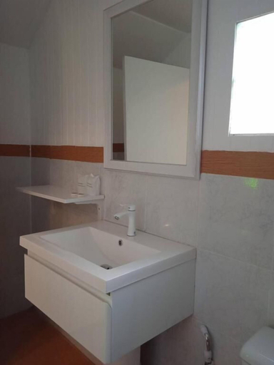Bathroom 3, Taakradan Valley Resort, Si Sawat