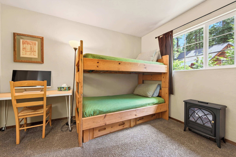 Room 4, The Rustic Pine 2bdr Cabin, El Dorado