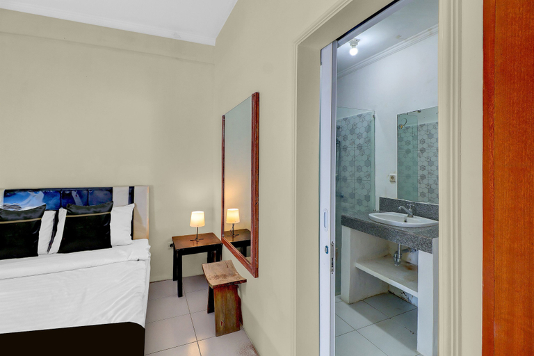 Room 4, Hotel O near Kuta Beach formerly Cozy Ro, Badung