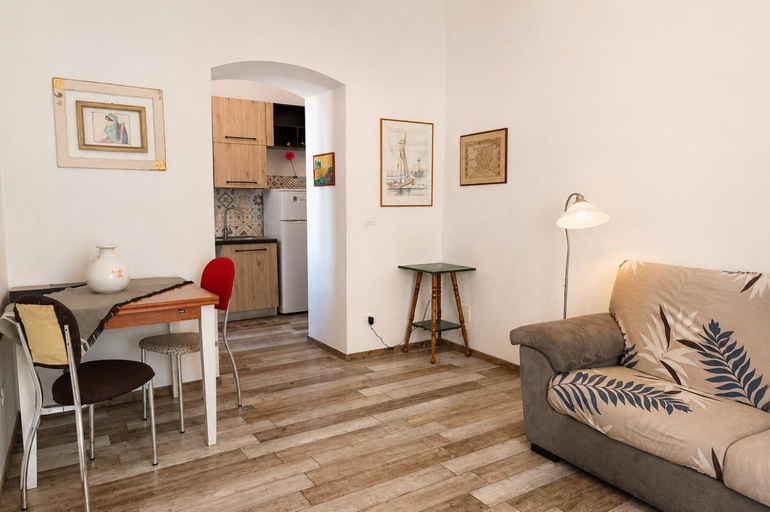 Others 4, B&B Interno SG, L'Aquila