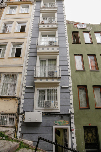 Exterior & Views 2, Reggae, Fatih