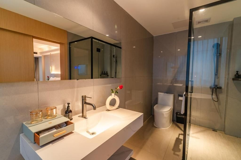 Bathroom 3, Billions Hotel, Sihanoukville