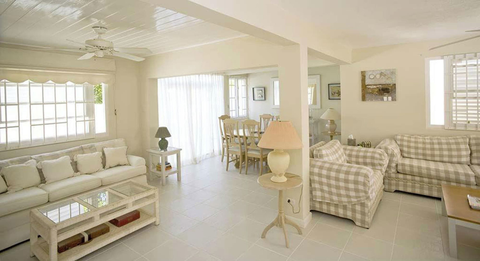 Living area, Mango Court #1 - by Zenbreak