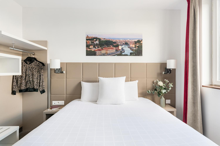 Bedroom 3, Kyriad Lyon Est Stadium Eurexpo Meyzieu, Rhône