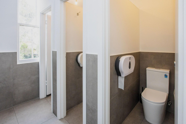 Bathroom 3, College Lawn Hotel - Hostel, Melbourne