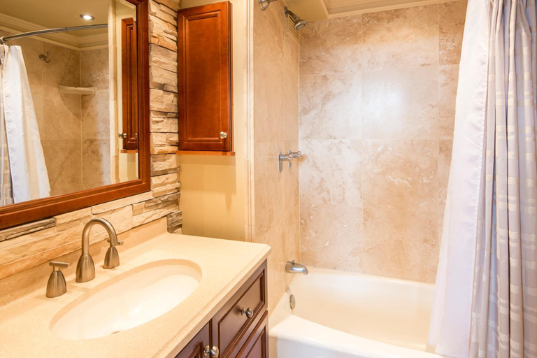 Bathroom 4, Castle at Waikīkī Grand, Honolulu