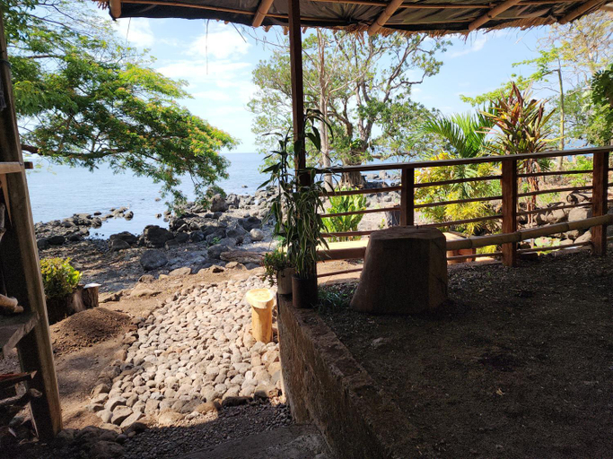Others 5, Rocks Beach, Lago de Nicaragua