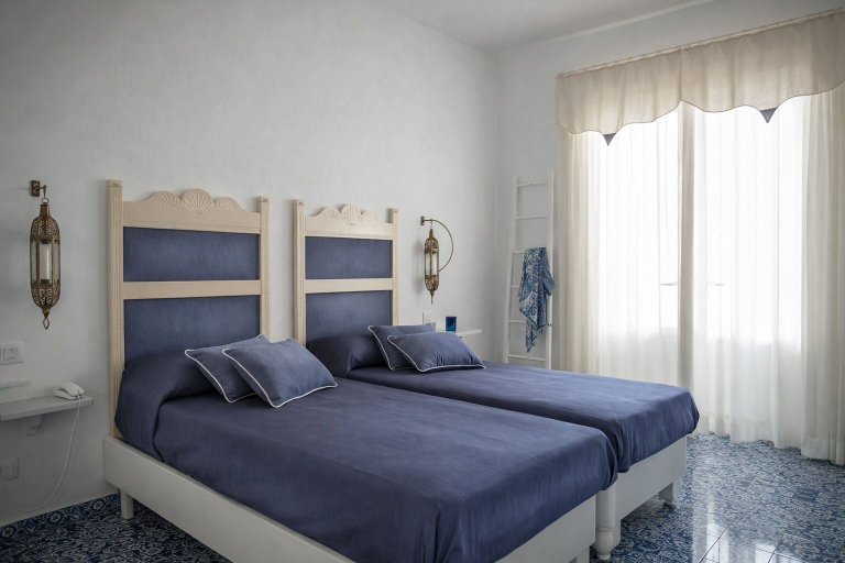 Room 4, Hotiday Vulcano Porto, Messina