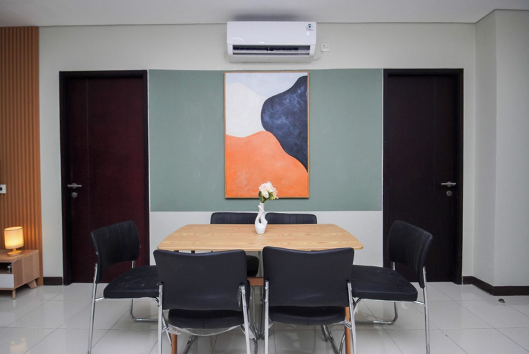 Dining room 4, Roomy And Tidy 3Br At Apartment Nifarro Park, Jakarta Selatan