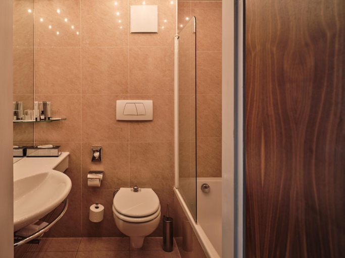 Bathroom 5, Hotel Aurora, Bolzano