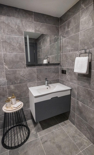 Bathroom 4, Ortel Inn, Merkez