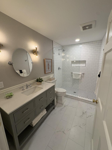 Bathroom 2, Maplewood Hotel, Allegan