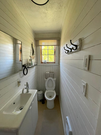 Bathroom 2, Tracadie Cottages, Queens