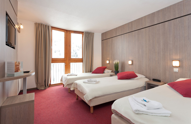 Bedroom 2, Hôtel Club MMV Les Mélèzes, Savoie