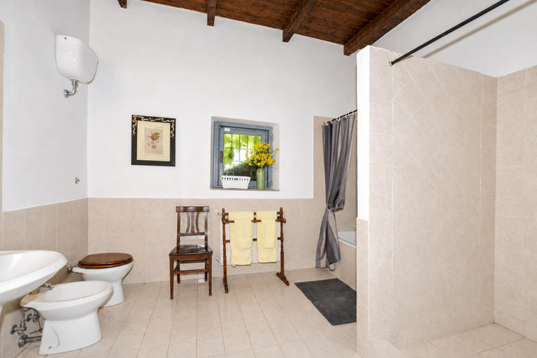 Bathroom 5, Casale Teresa, Viterbo