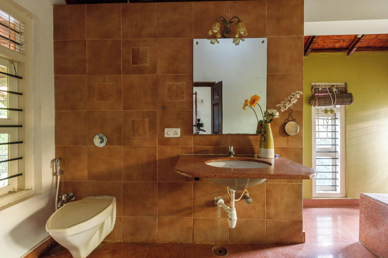 Bathroom 4, Kerala Style Villa by Stayjade, Bangalore