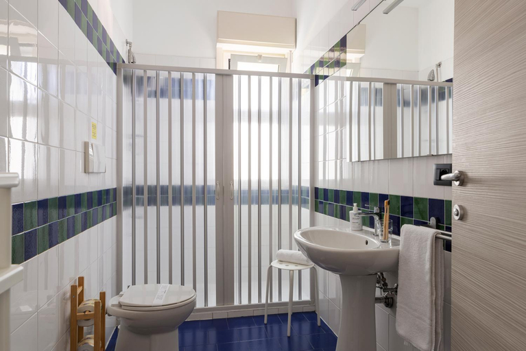 Bathroom 3, Villa Collina, Messina