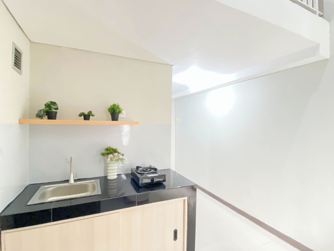 Private kitchen 5, Practical Loft Studio At Nifarro Park Apartment, Jakarta Selatan
